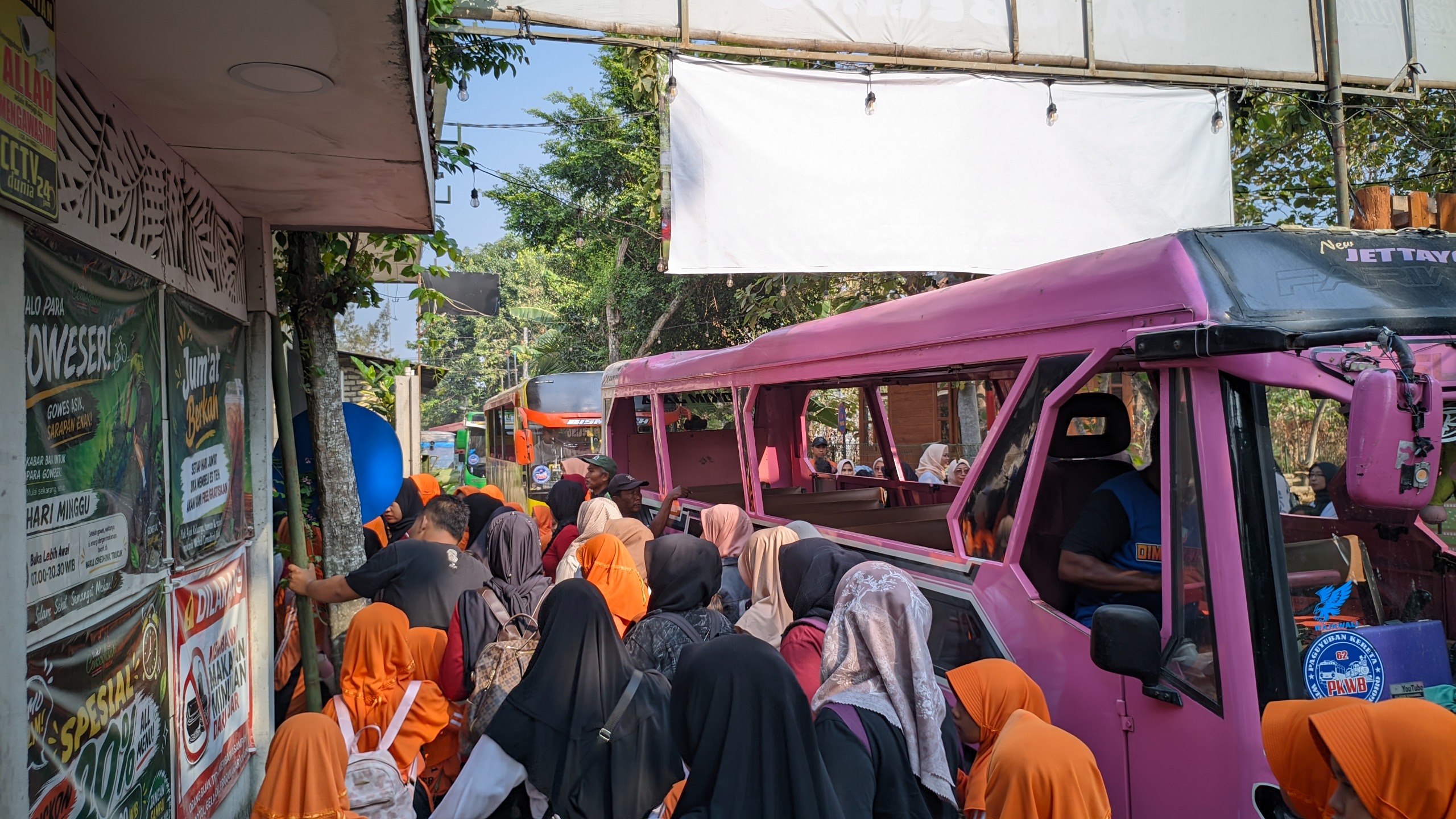 WhatsApp Image 2026 10 01 at 15.11.08 1 https://batubelingmedia.xyz/138-anak-sd-ngunut-i-dander-serbu-mbedidhink-naik-9-kereta-mini-tayo/ 138 Anak SD Ngunut I Dander Serbu Mbedidhink, Naik 9 Kereta Mini Tayo Mbedidhink Oktober