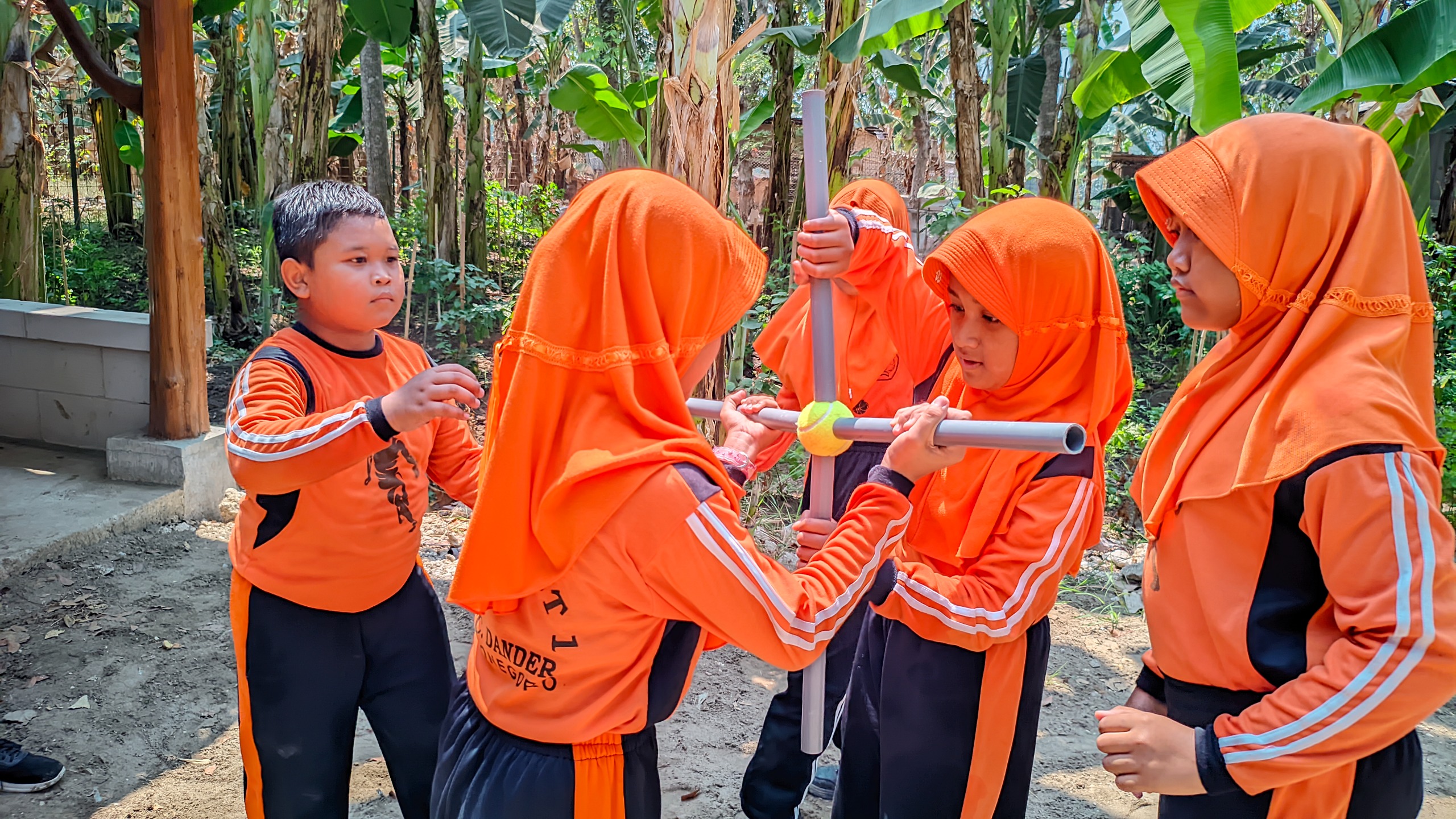WhatsApp Image 2026 10 01 at 15.11.08 3 https://batubelingmedia.xyz/138-anak-sd-ngunut-i-dander-serbu-mbedidhink-naik-9-kereta-mini-tayo/ 138 Anak SD Ngunut I Dander Serbu Mbedidhink, Naik 9 Kereta Mini Tayo Mbedidhink Oktober