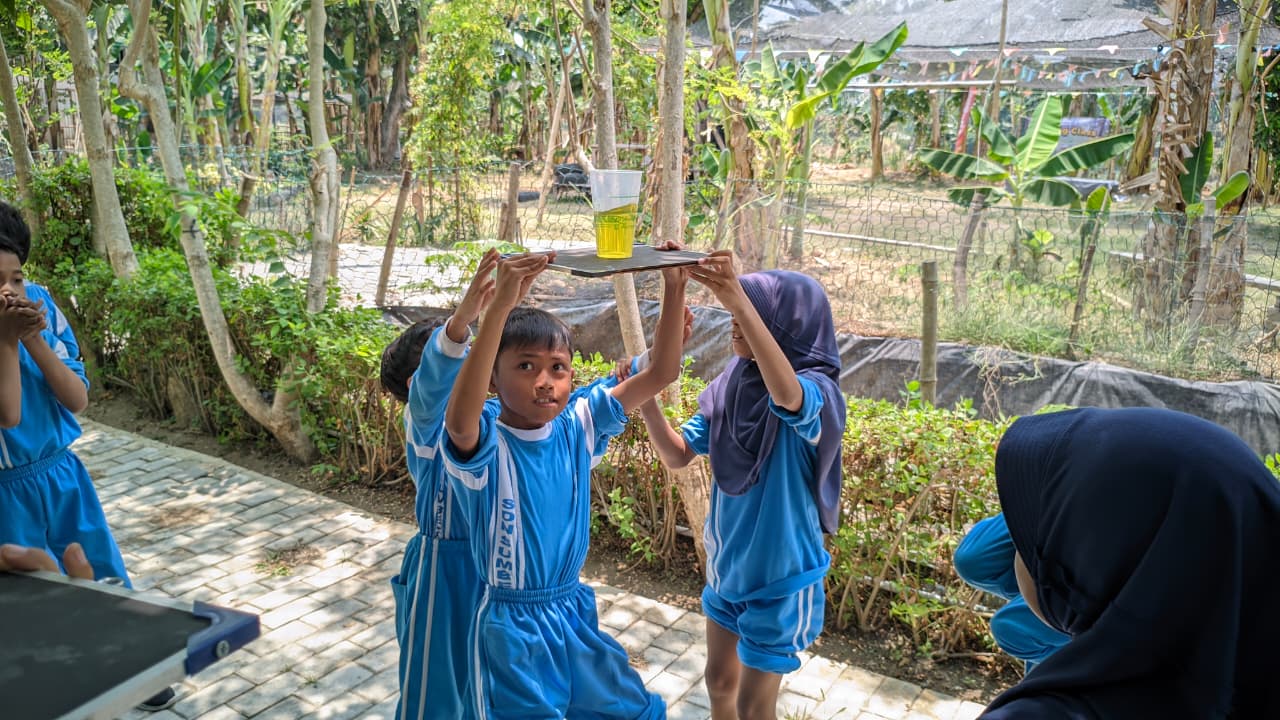 WhatsApp Image 2026 10 15 at 07.06.45 https://batubelingmedia.xyz/asah-keberanian-sd-negeri-sumberrejo-pilih-wisata-mbedidhink-outbound-untuk-outing-class/ Asah Keberanian SD Negeri Sumberrejo Pilih Wisata Mbedidhink Outbound Untuk Outing Class Outbound Oktober